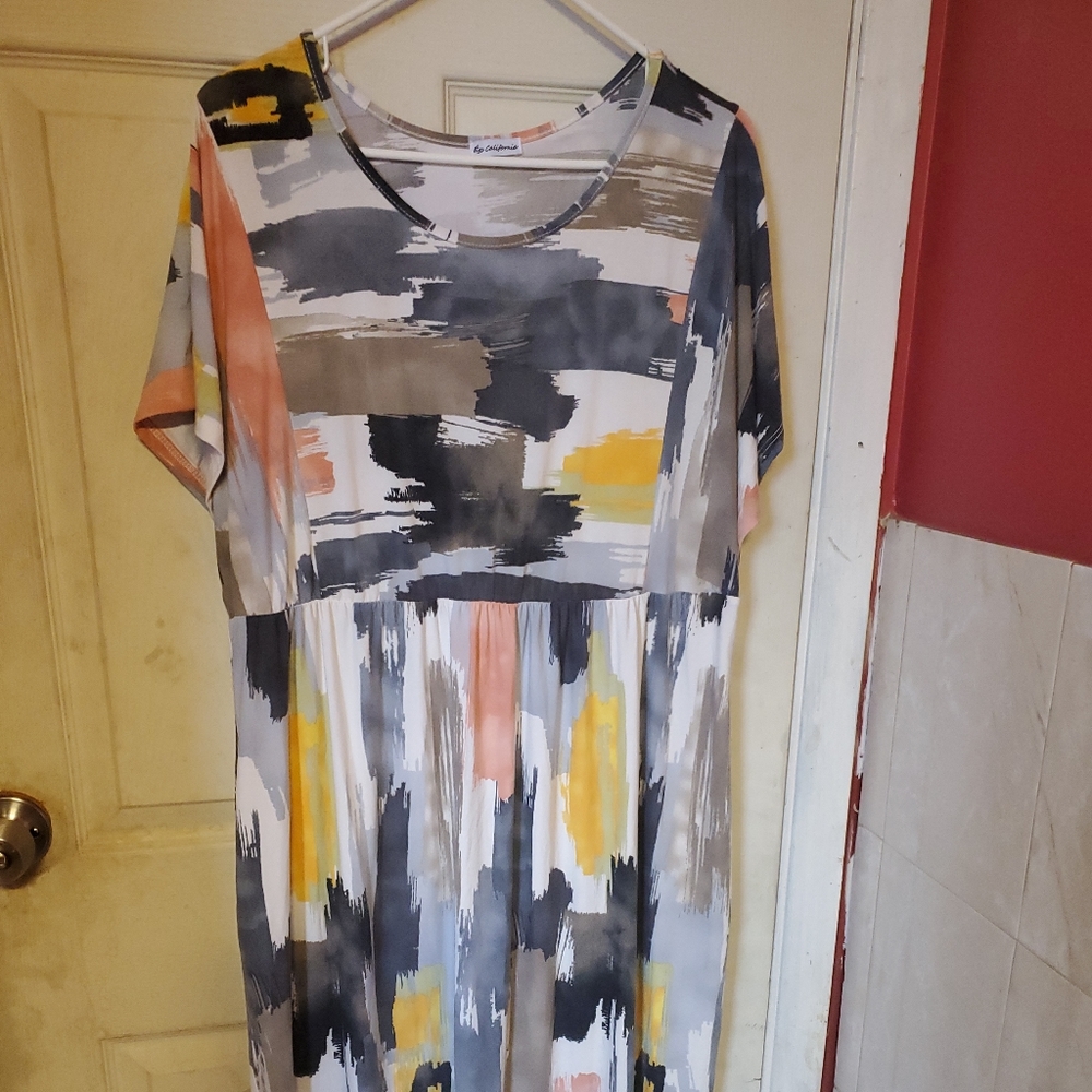 Egy California Women Dress. 3XLarge. Multicolored Roundneck Short-sleeved